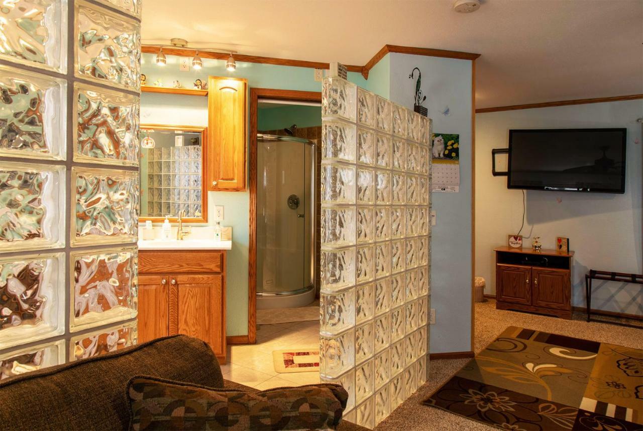 Shane Acres Country Inn Juneau Eksteriør billede
