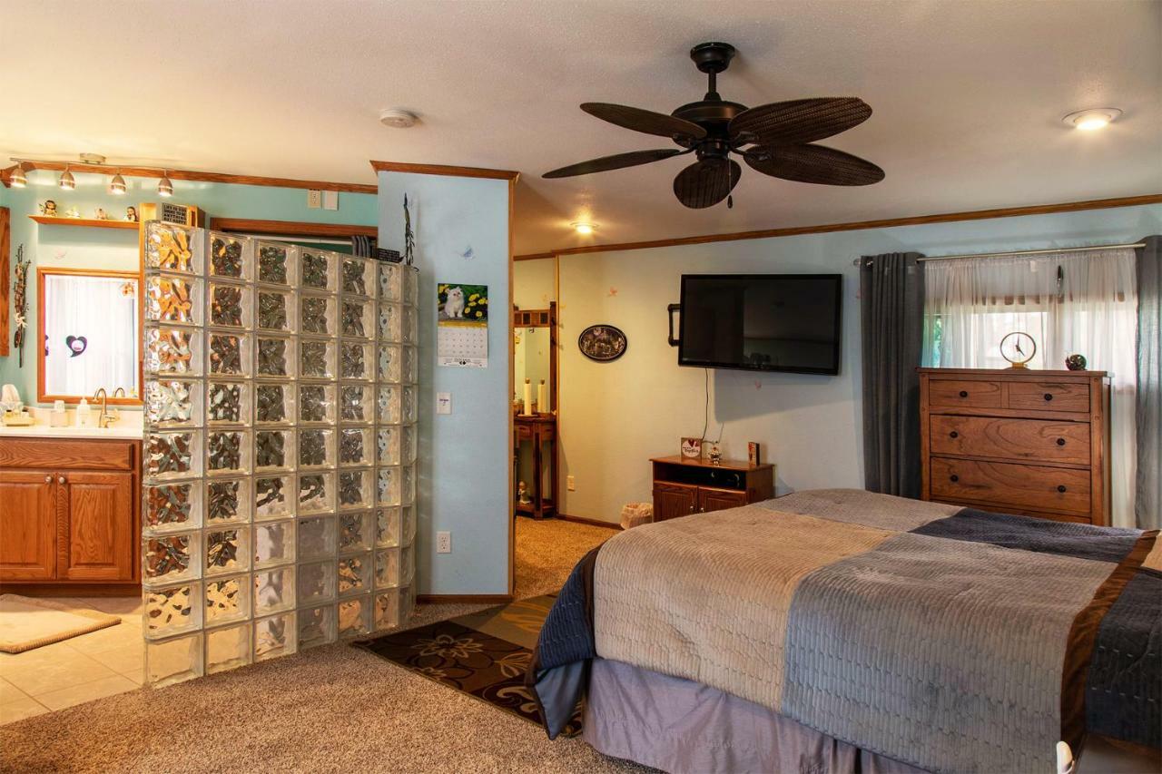 Shane Acres Country Inn Juneau Eksteriør billede